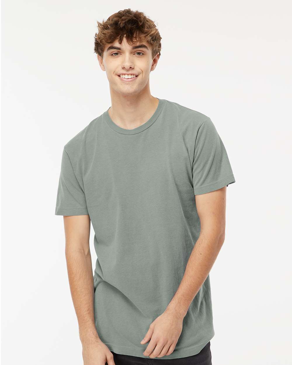 https://cdn.ssactivewear.com/Images/ModelColor/113141_omf_fl.jpg
