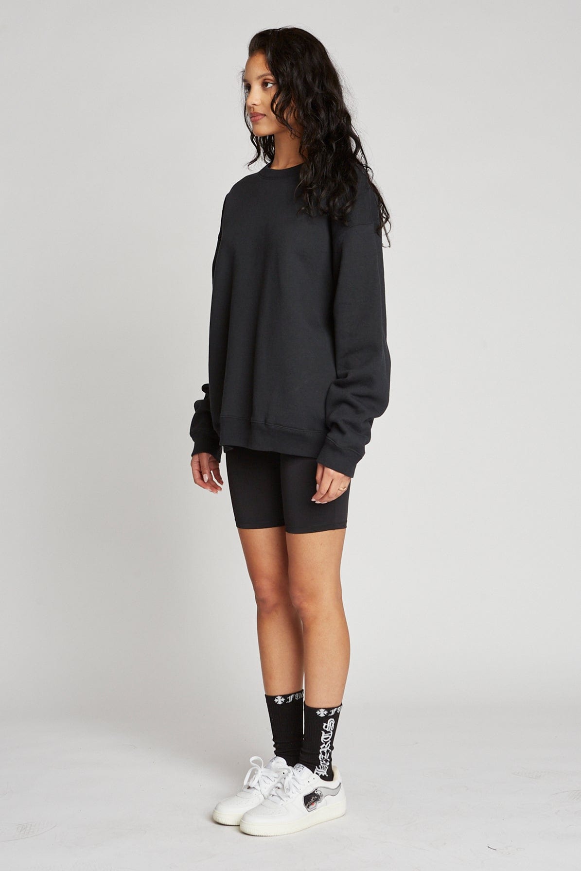 Heavyweight Organic Cotton Crewneck Sweatshirt with Side Pockets Classic Fit