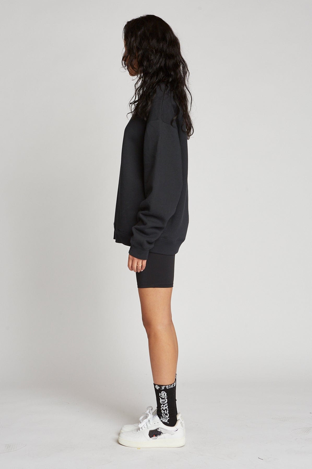 Heavyweight Organic Cotton Crewneck Sweatshirt with Side Pockets Classic Fit