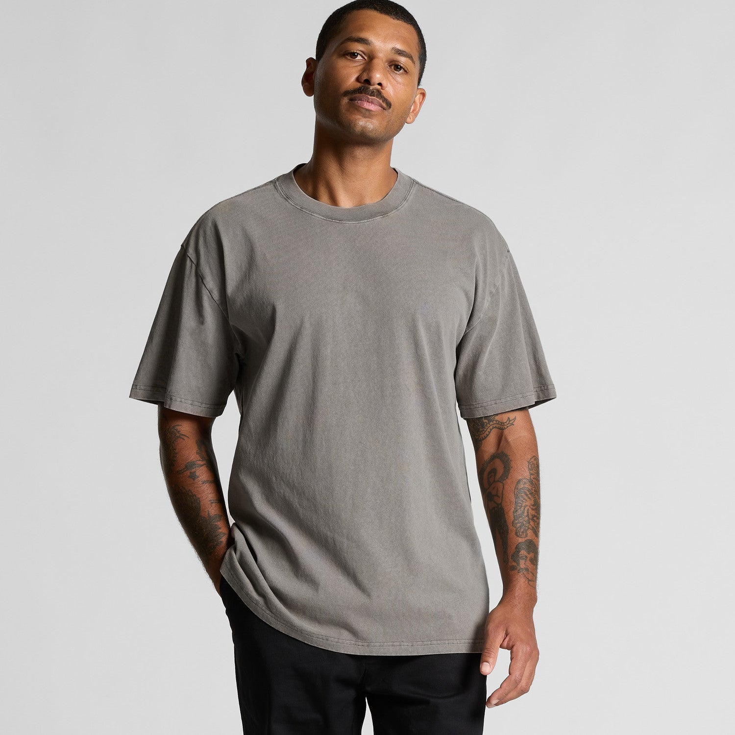 Men's Heavyweight Faded Cotton Tee: Relaxed Fit, Durable, Garment Dyed Style