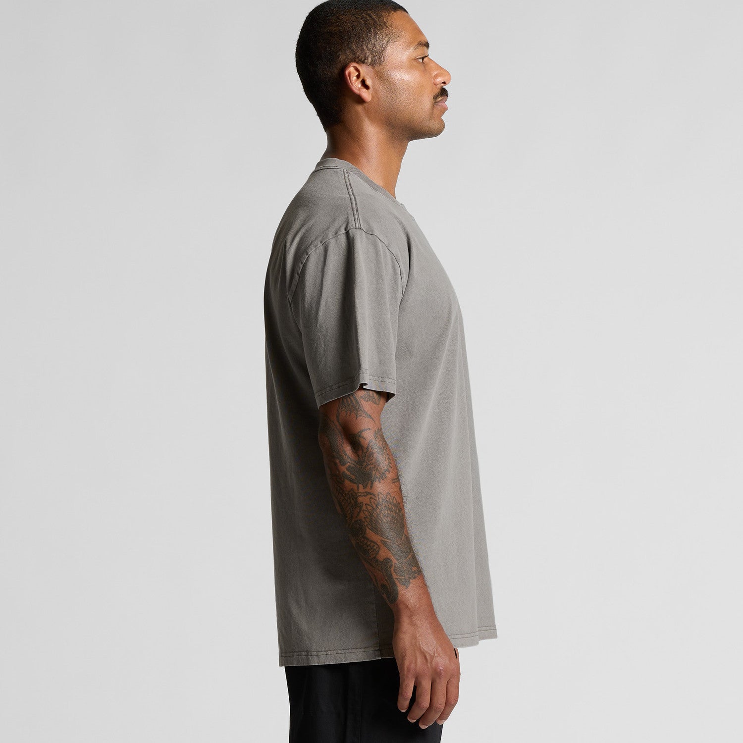 Men's Heavyweight Faded Cotton Tee: Relaxed Fit, Durable, Garment Dyed Style